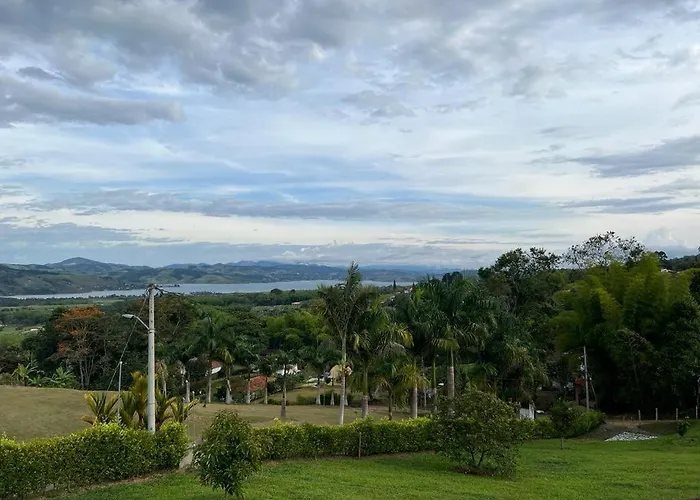 Finca Aguadalupe, Lago Calima